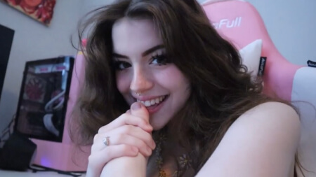 Hannah Owo Lick her Foot Nude Video Leaks Borntobefuck