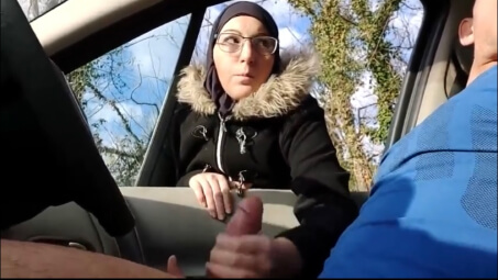Hijabi Algerian Mom Handjob Young Man in Car Flashing Porn Video Leaks Borntobefuck